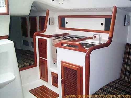 Interior do veleiro Carabelli 35